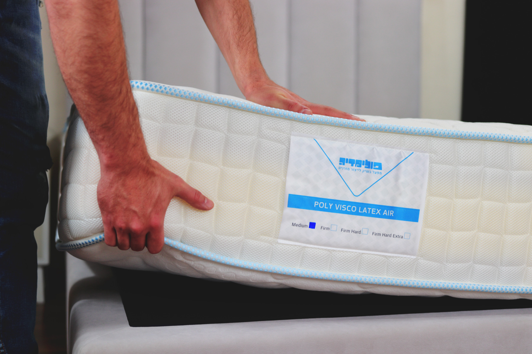 שלב 2 - הוצאת המזרן מהאריזה